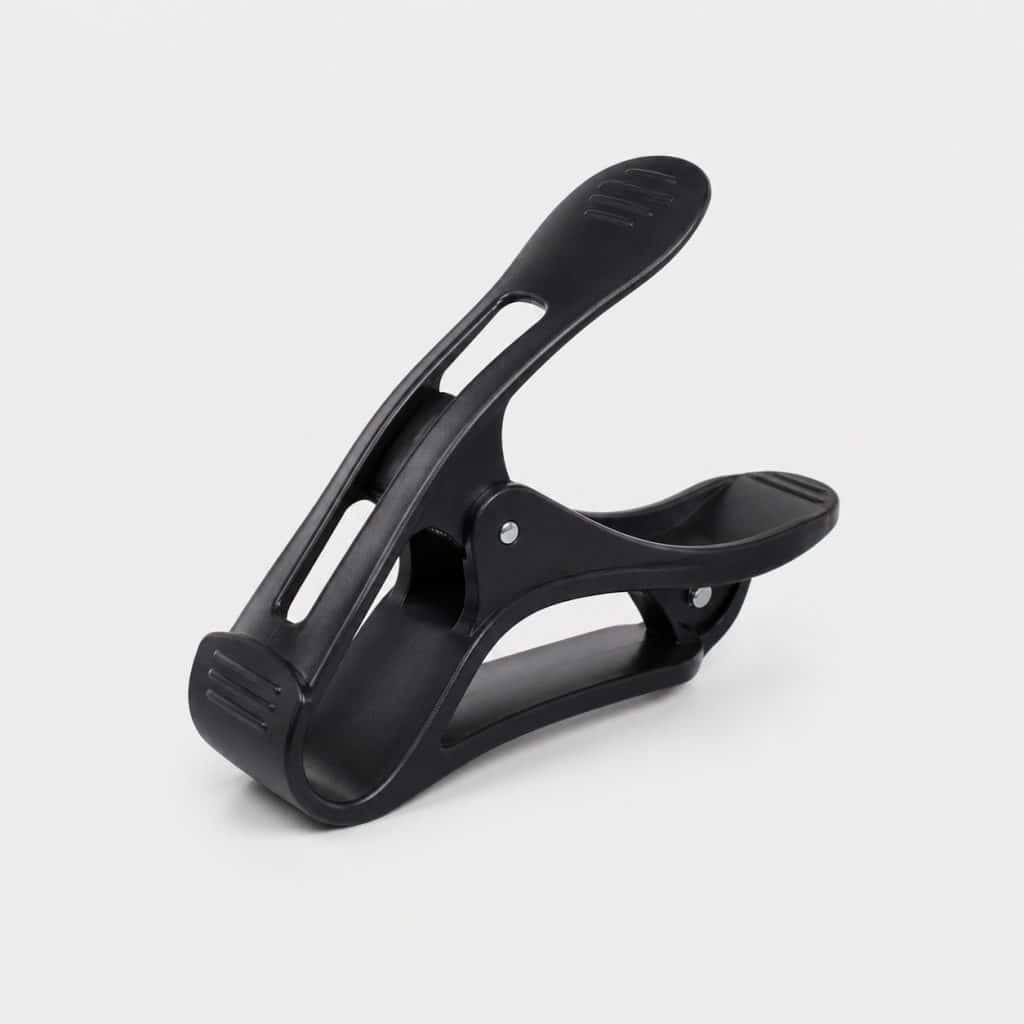 Pince à chaussures noire pour sac à dos